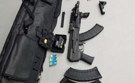 Ak 47 century arms 7.62x39 con bulto, laser, mira, culata, 3 grip, 3 cargadores 2 de 30 ronda y uno de 40 rondas, llave de ajustar y correa , Venta de Armas de fuego en PR